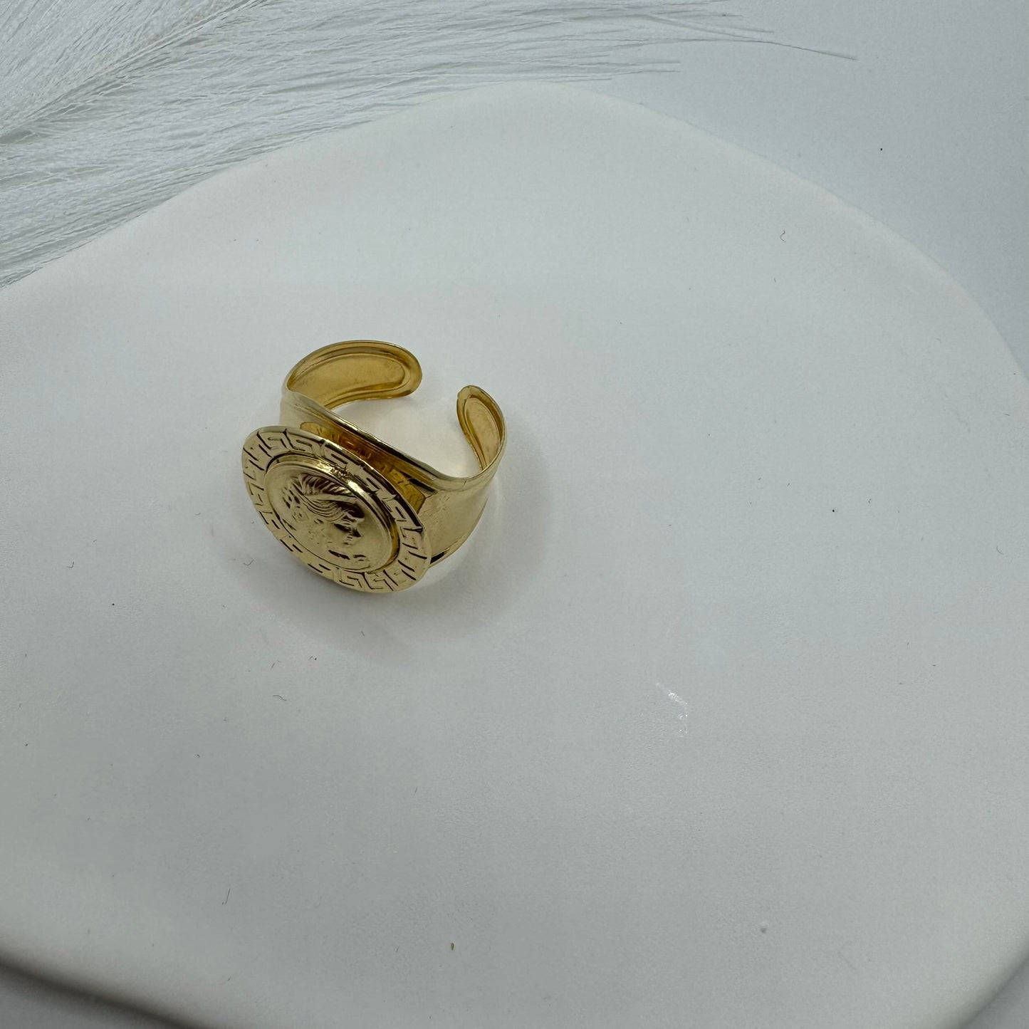 Anello scudo dea big oro