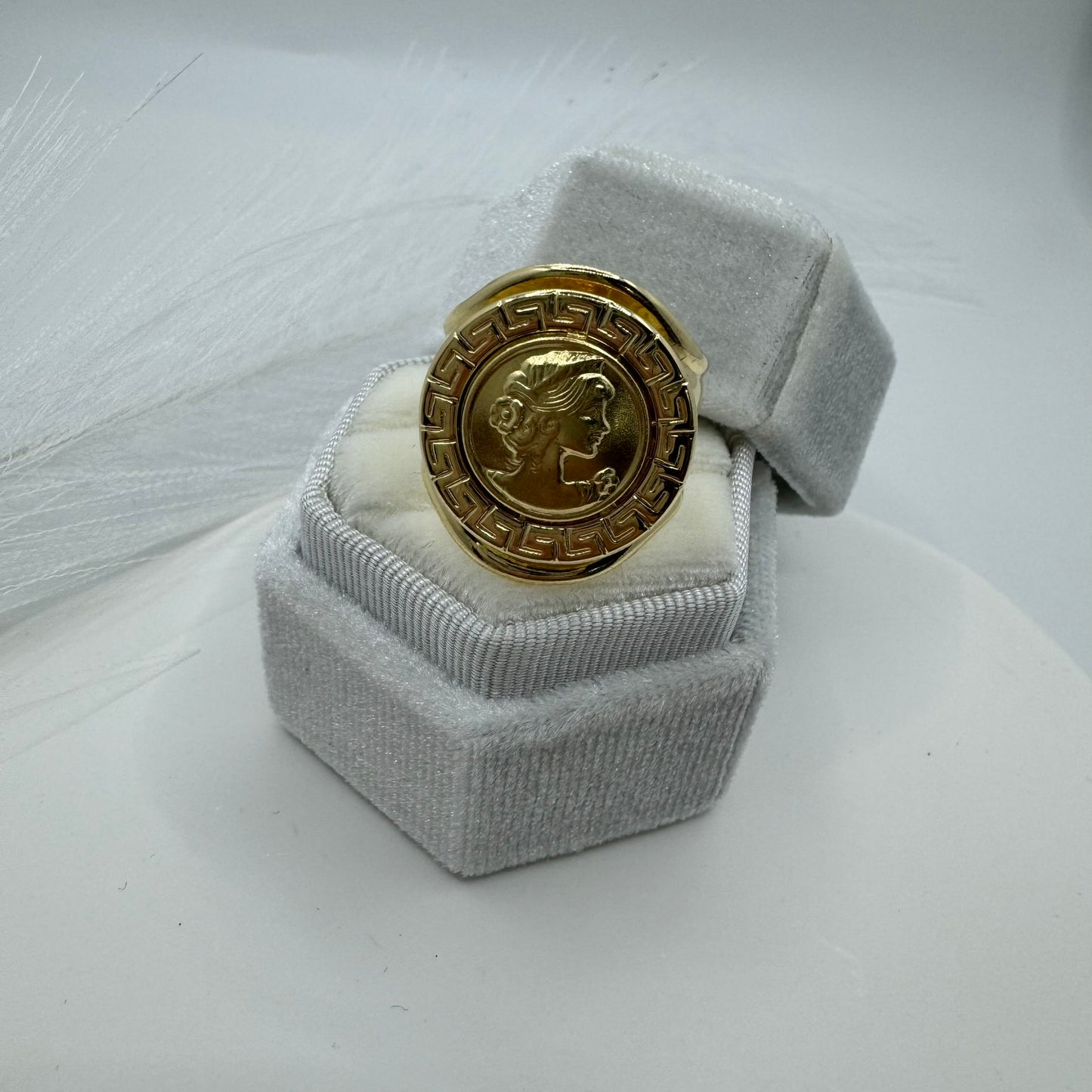 Anello scudo dea big oro