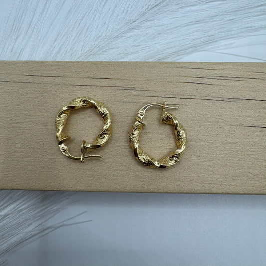 Orecchini cerchio torchon con greca oro