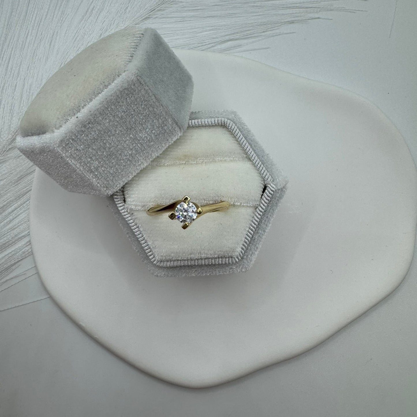 Anello solitario oro e zircone