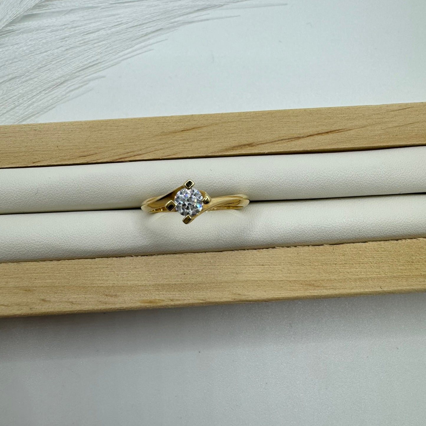 Anello solitario oro e zircone