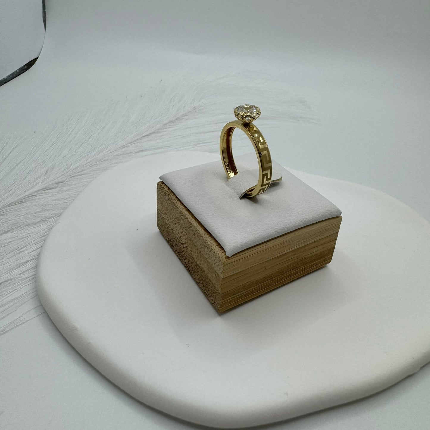 Anello solitario greca oro