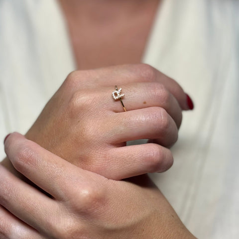 Anello Lettera zirconata oro