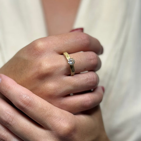 Anello solitario greca oro
