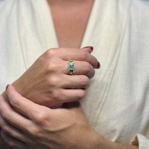 Anello trilogy rettangolo con zirconi oro