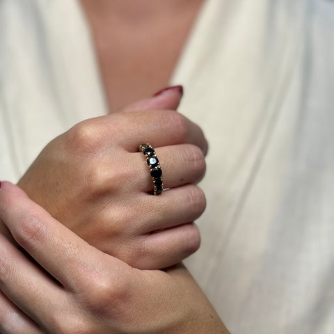 Anello veretta oro e zirconi neri