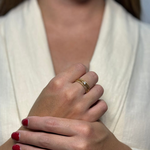 Anello filamenti zircone e oro