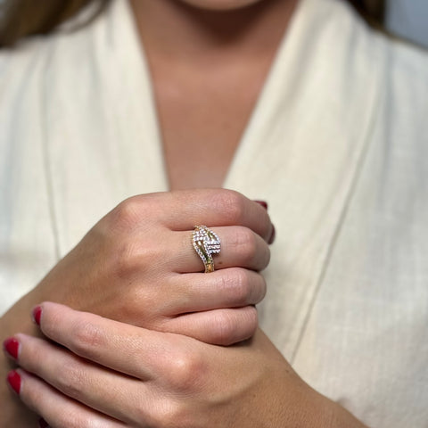 Anello abbraccio con zirconi oro