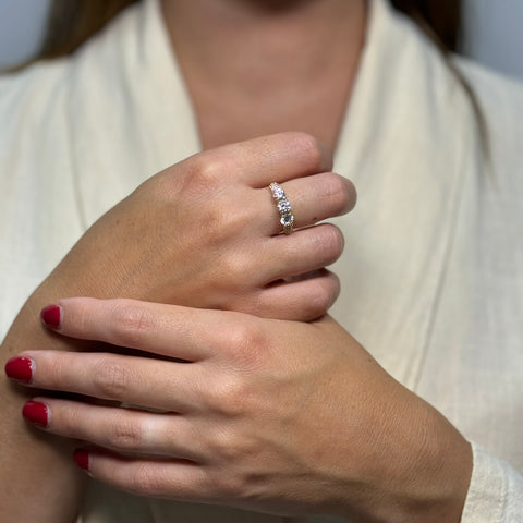 Anello trilogy oro e zirconi