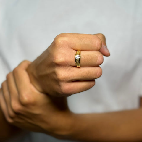 Anello Uomo scudo solitario con zirconi