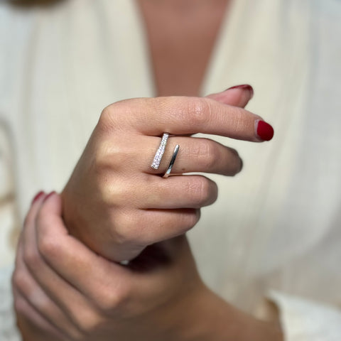 Anello nastro E-F/IF-VVS oro e diamanti