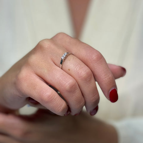 Anello Trilogy E-F / IF-VVS oro e diamanti