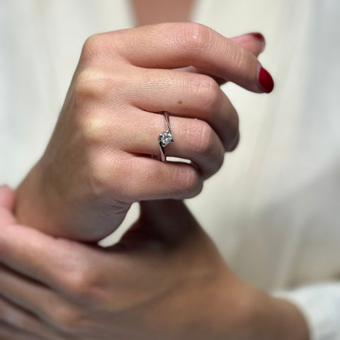 Anello solitario E-F/ VVS1 oro e diamante