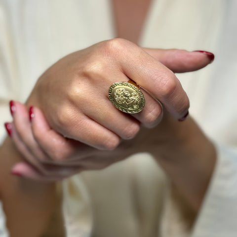 Anello scudo dea oro