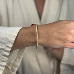 Bracciale rigido martellato oro