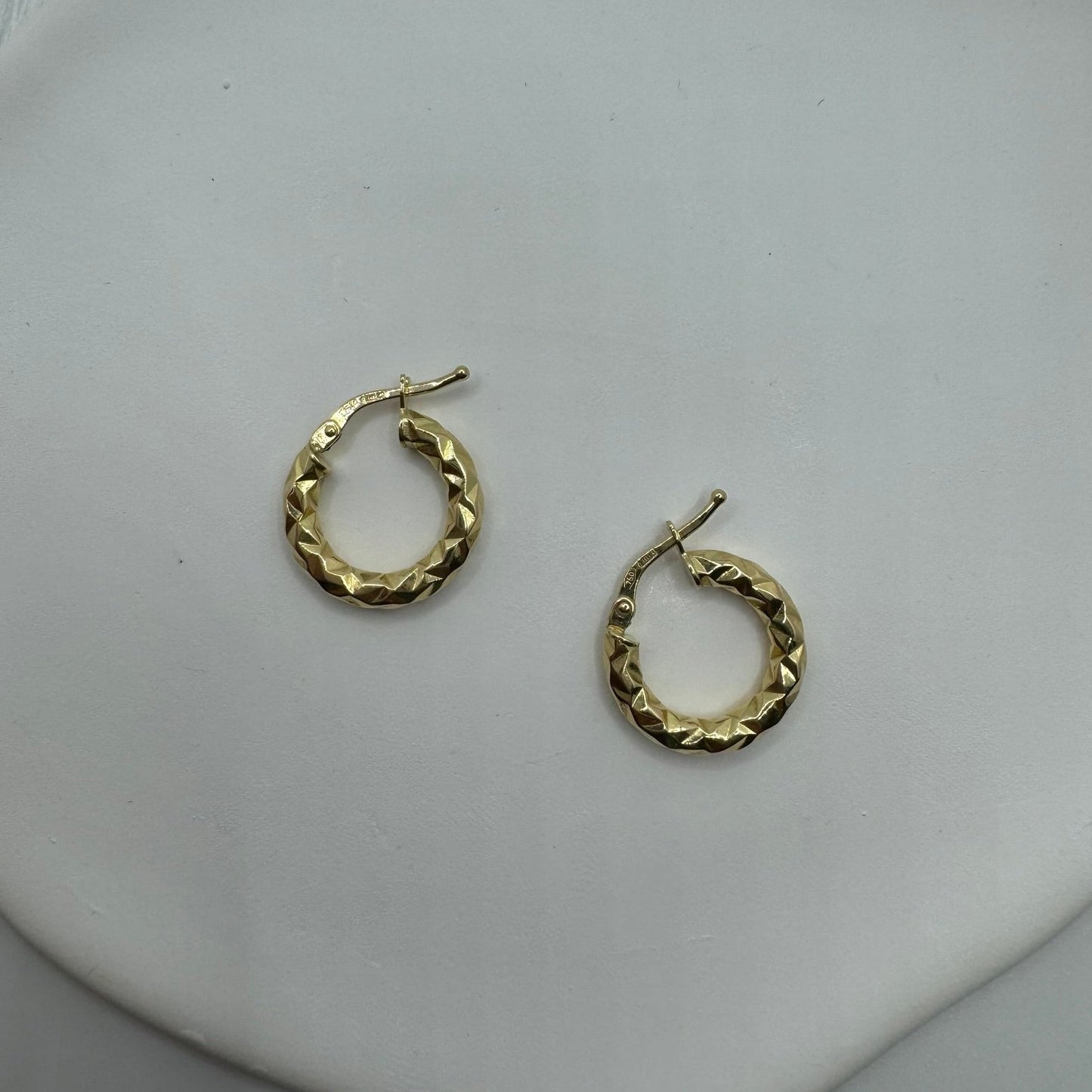 Orecchini cerchio martellato oro