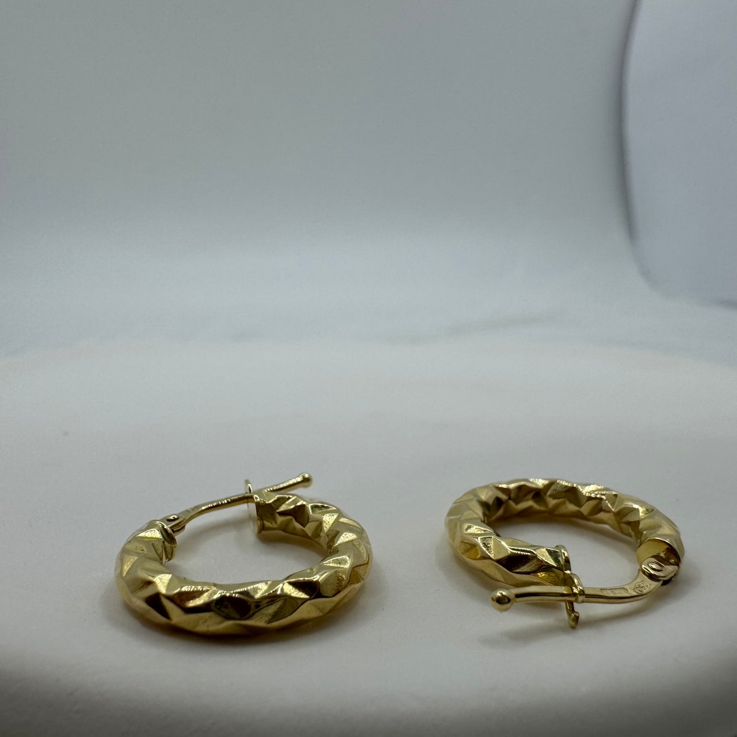 Orecchini cerchio martellato oro