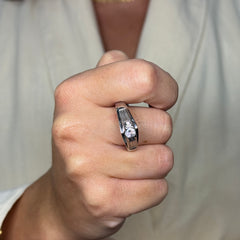 Anello Uomo scudo solitario con zirconi