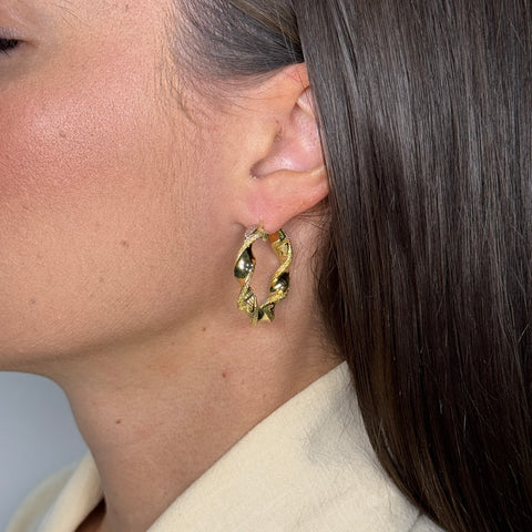 Orecchini cerchio torchon con greca oro