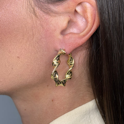 Orecchini cerchio torchon con greca oro