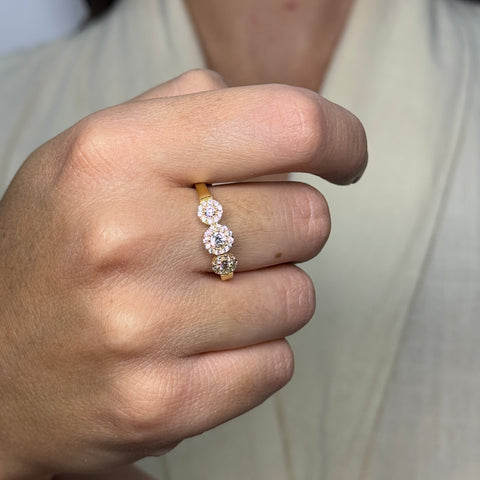 Anello 3 fiori con zirconi oro