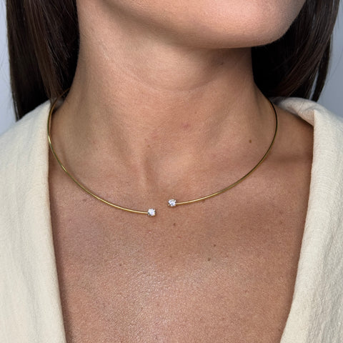 Collana tubolare rigido con zirconi oro