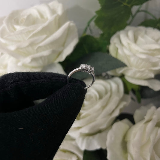 Anello trilogy E-F/ IF-VVS oro e diamanti