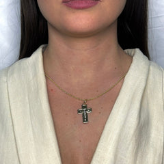 Collana fune con croce piastra oro
