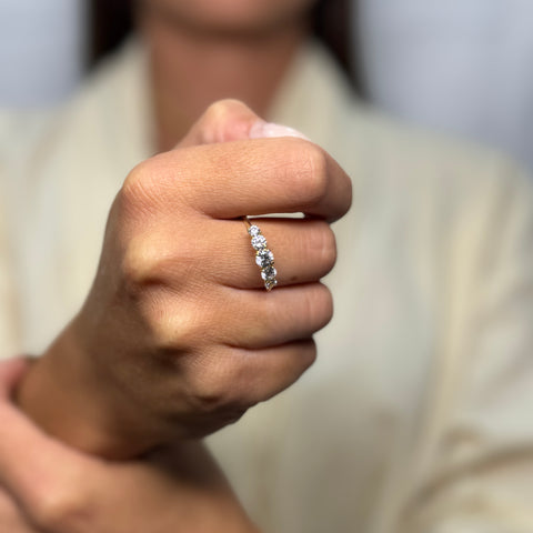 Anello Veretta con zirconi oro