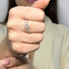 Anello veretta cuore con zirconi oro