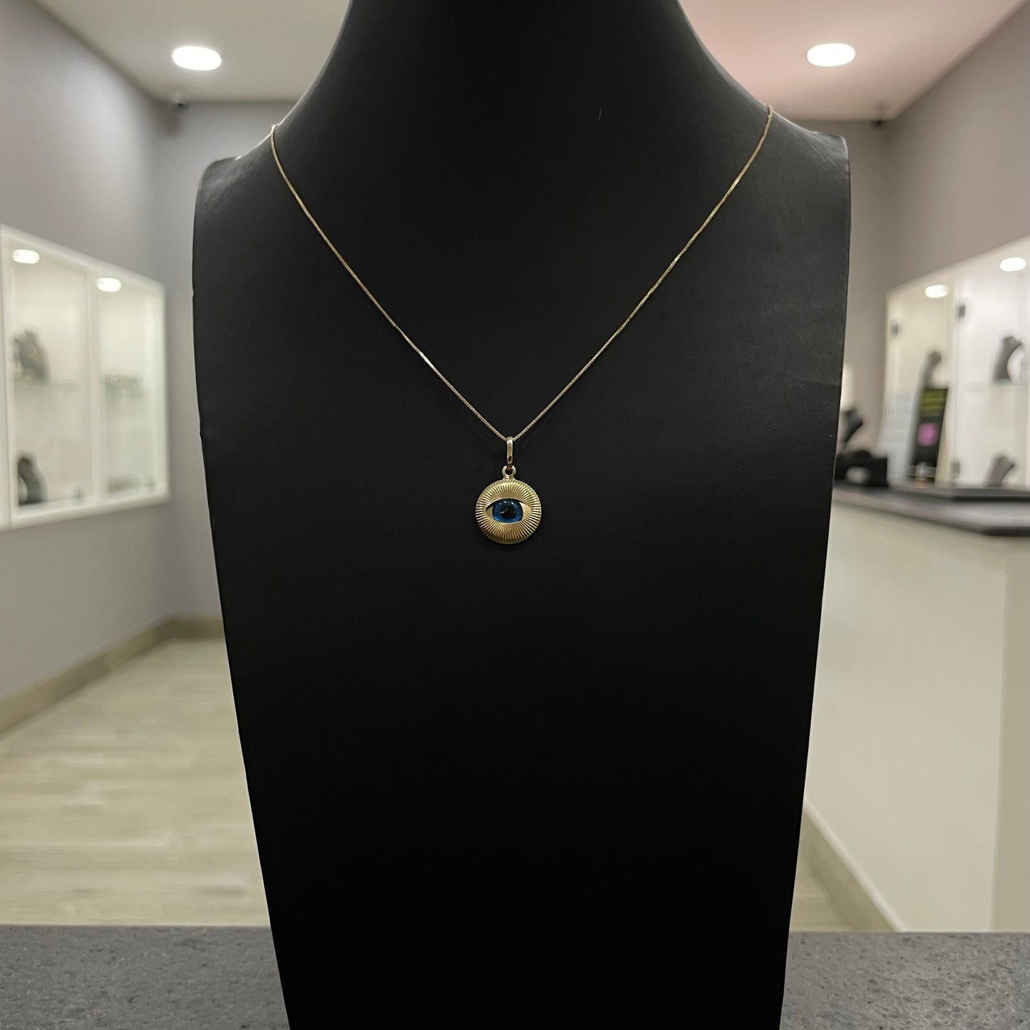Collana veneziana con occhio blu