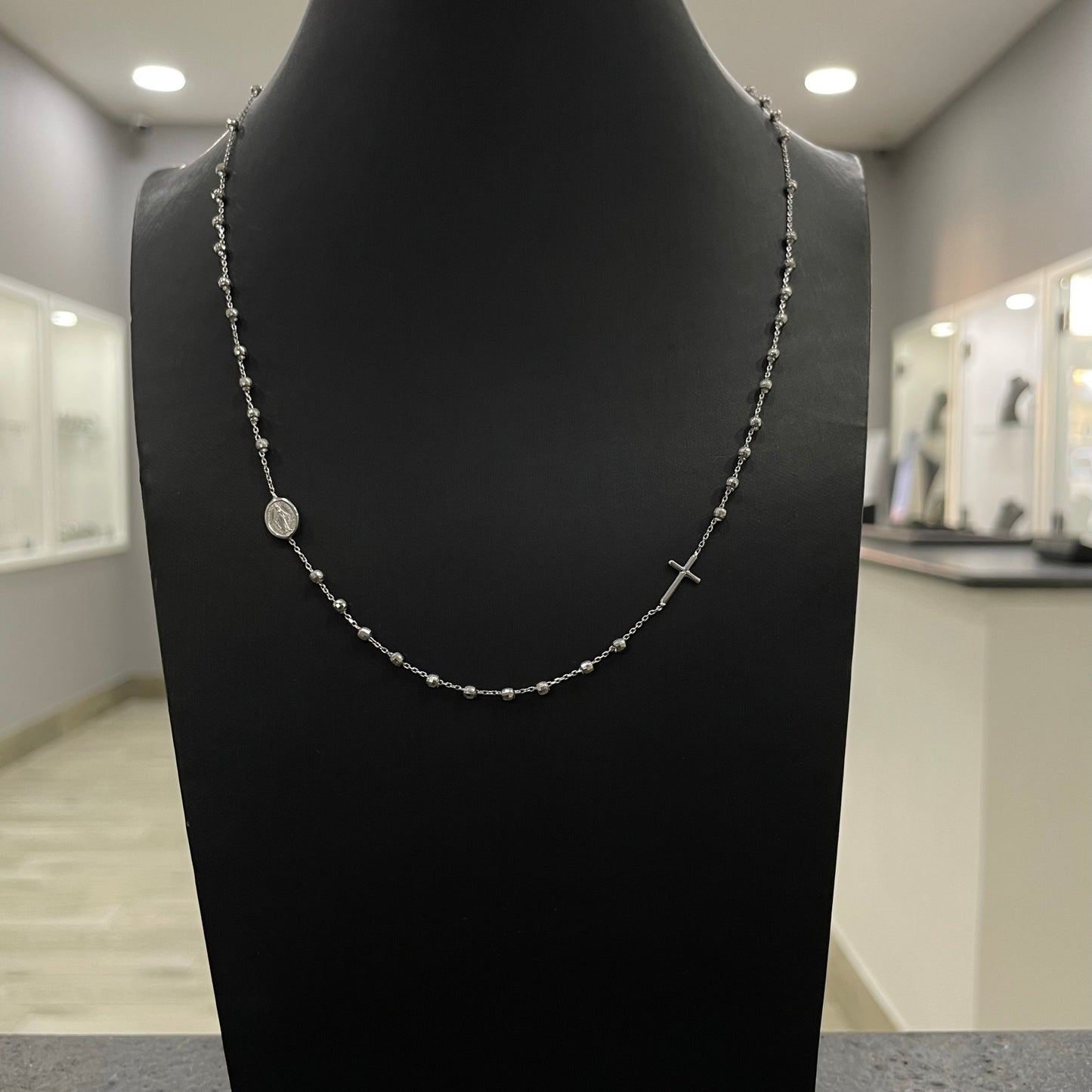 Collana rosario con sfere lavorate oro