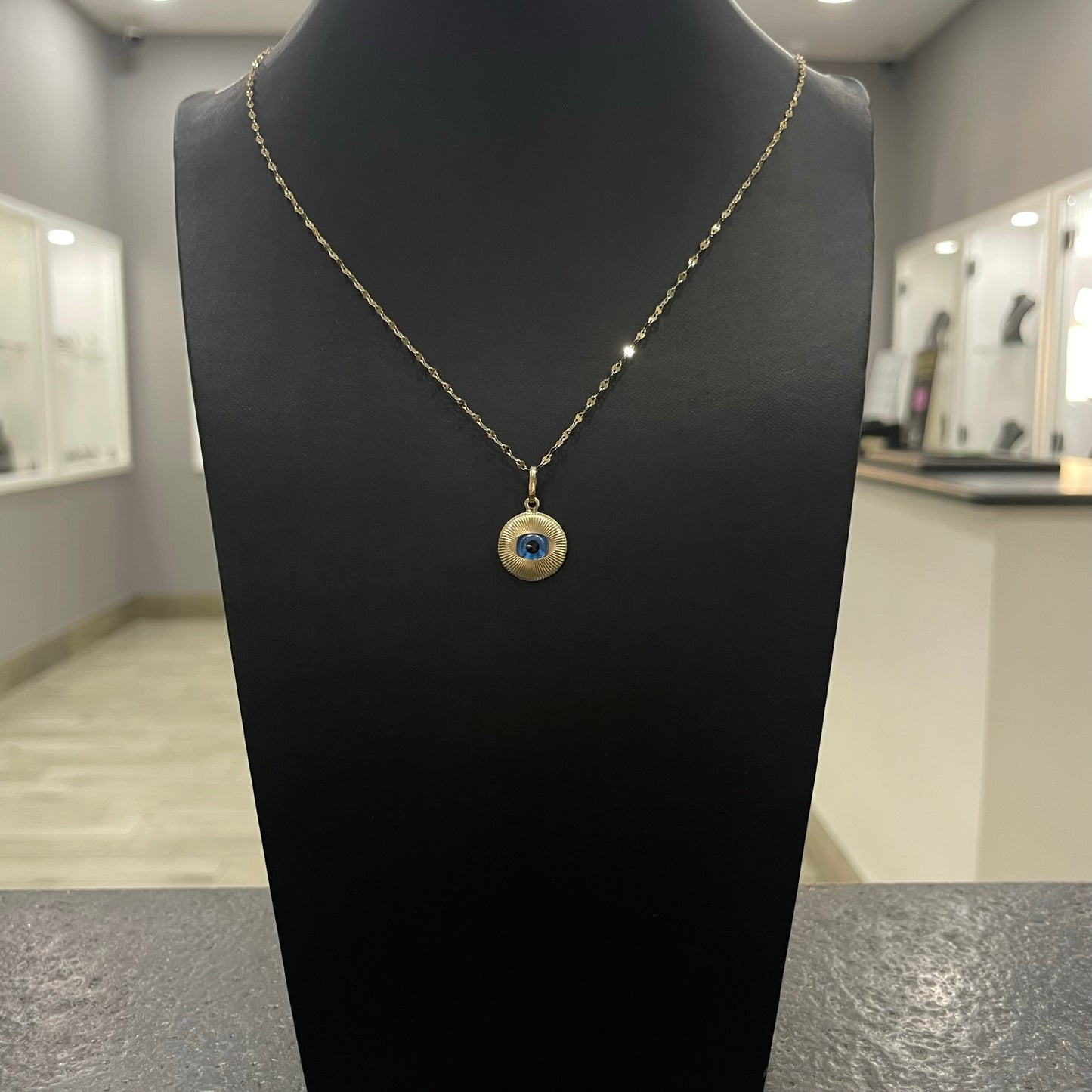 Collana veneziana con occhio blu