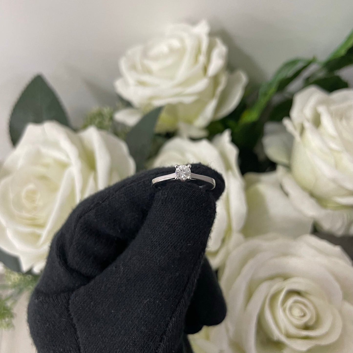 Anello solitario G-H/VS oro e diamante