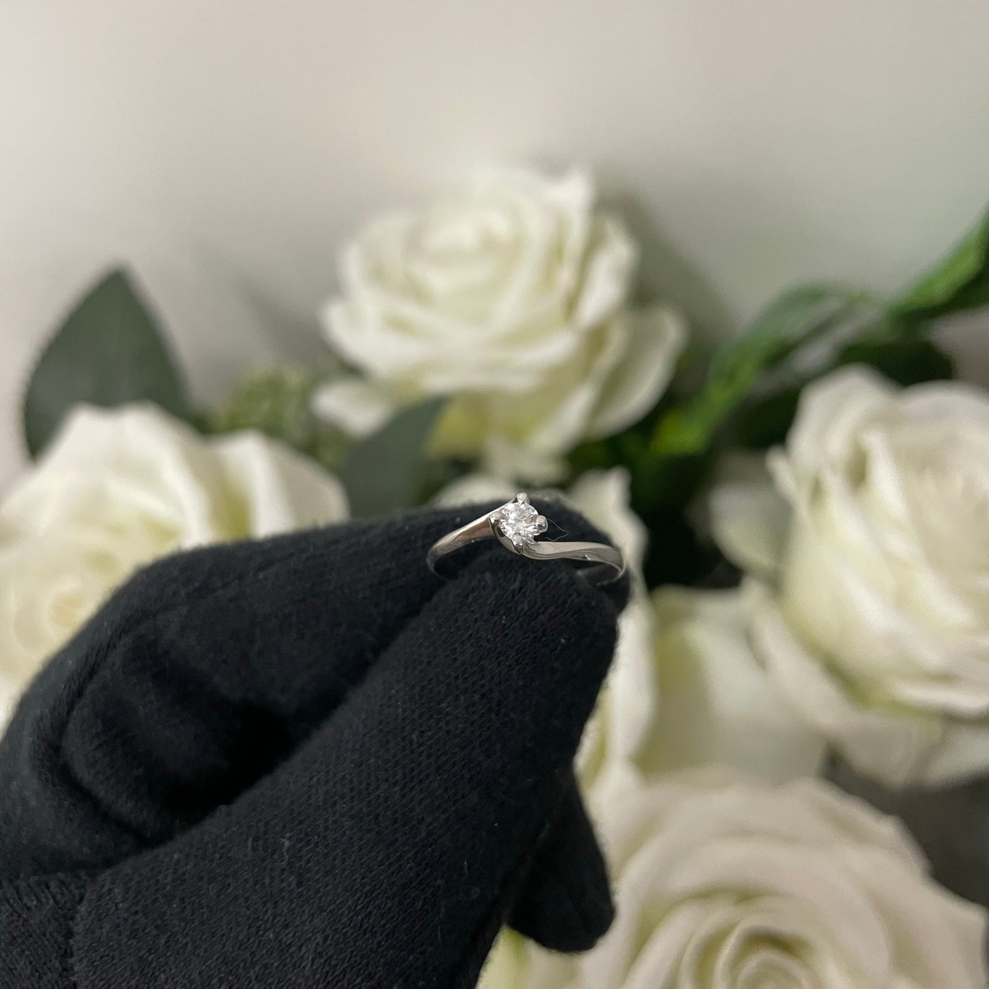 Anello solitario E-F/ IF-VVS oro e diamante
