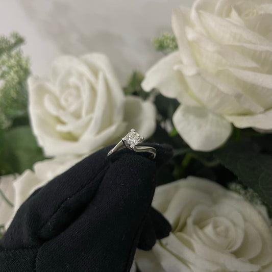 Anello solitario K-M/ VS oro e diamante