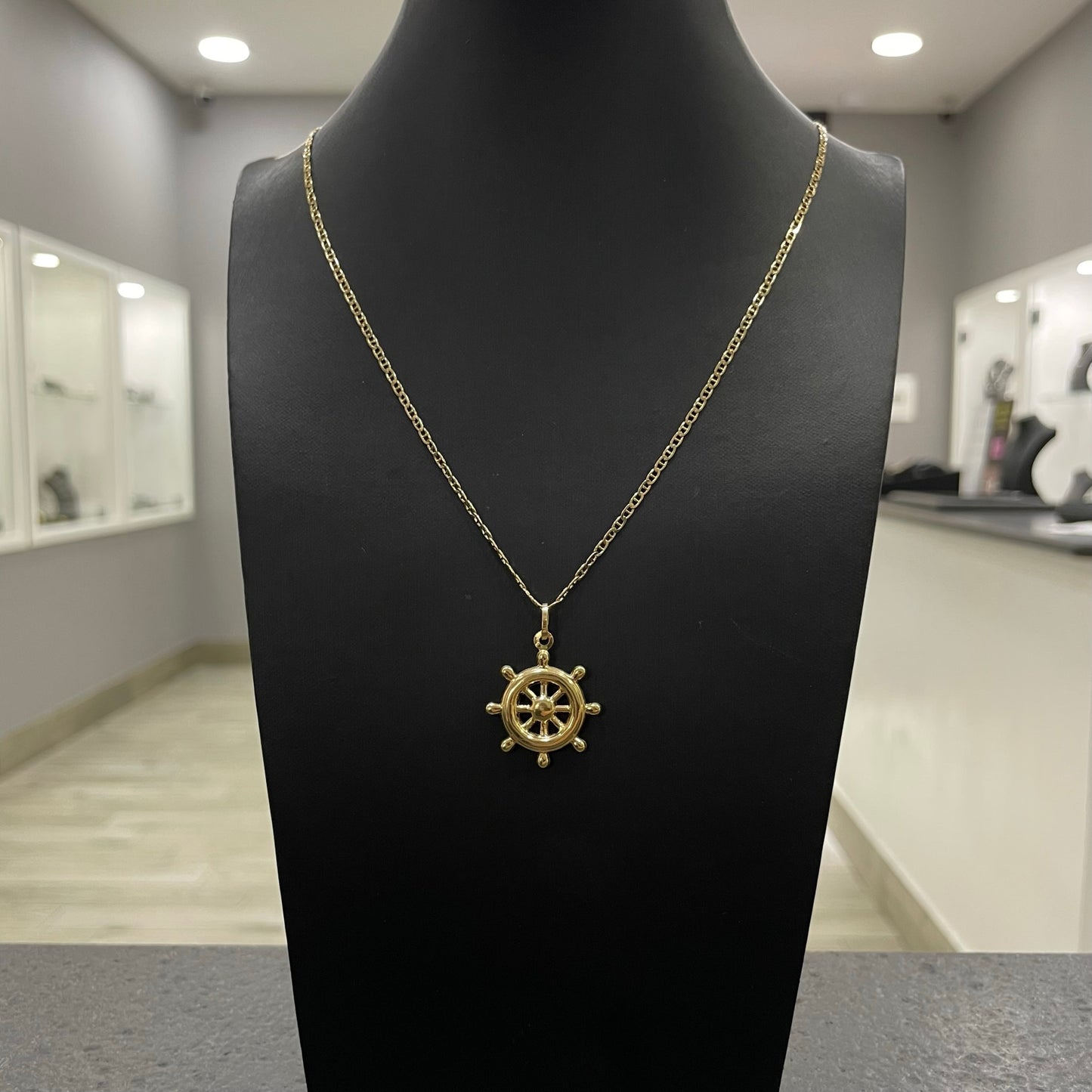Collana traversina con timone oro