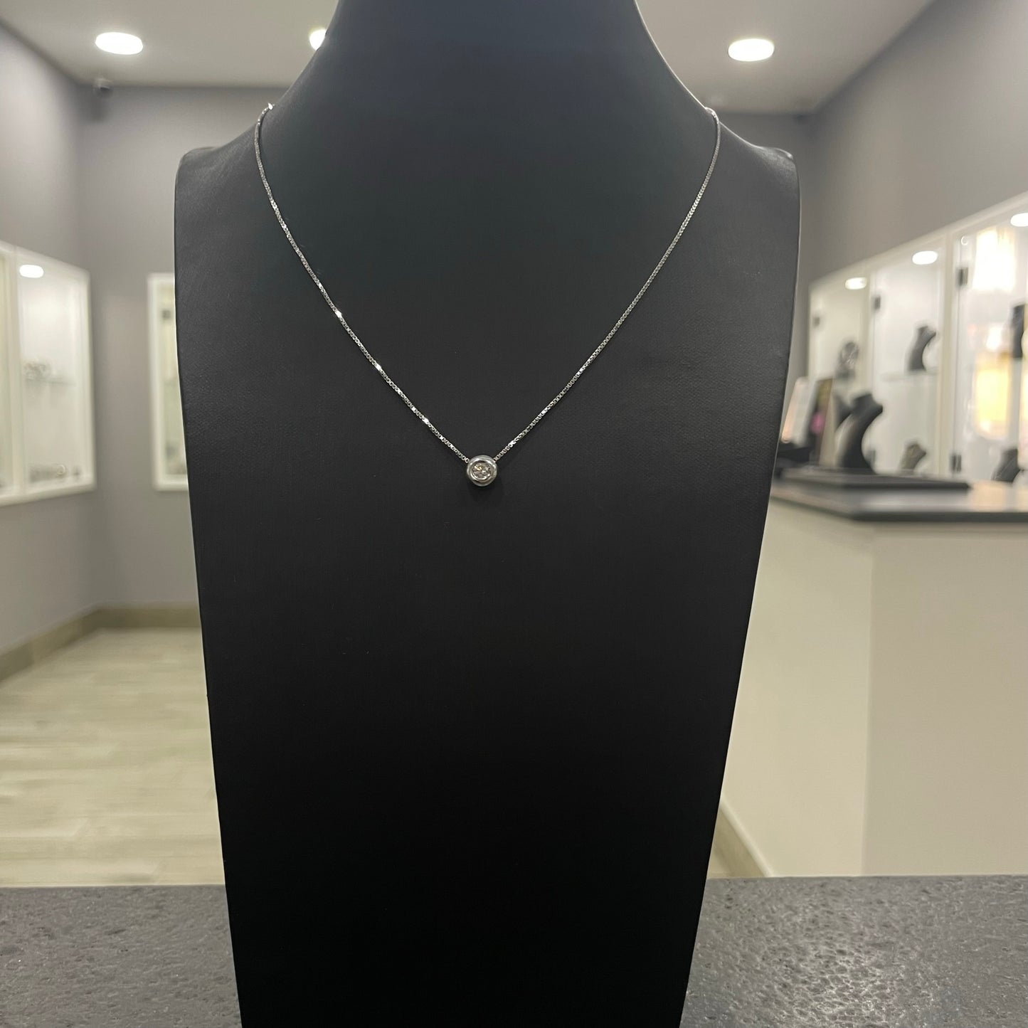 Collana veneziana con punto luce tondo oro e diamanti